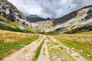 Soaso Buzul Sirki. Ordesa Doğal Parkı. Huesca. İspanya