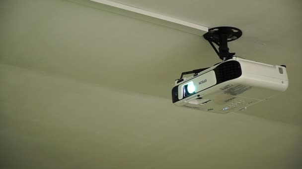 Ceiling Video Projector Projector Installed Ceiling Conference Room Overhead Projector — Stok video