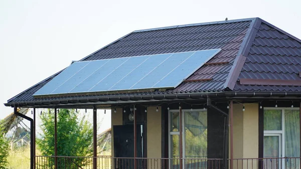 Painéis Solares Telhado Casa Geração Energia Solar — Fotografia de Stock
