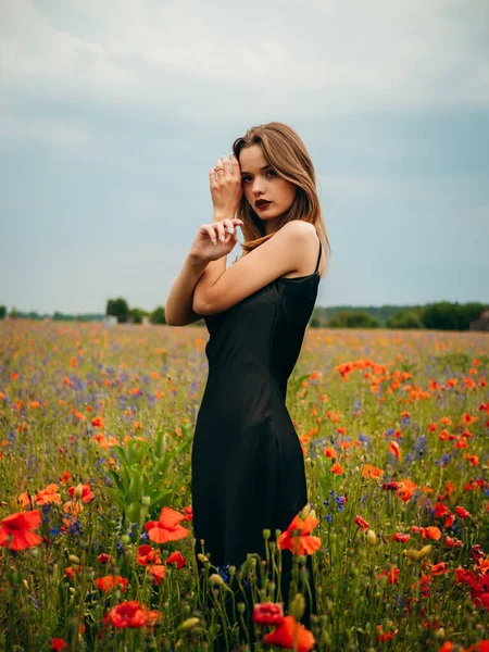 Beautiful Young Girl Black Evening Dress Posing Poppy Field Cloudy — Stock Photo, Image