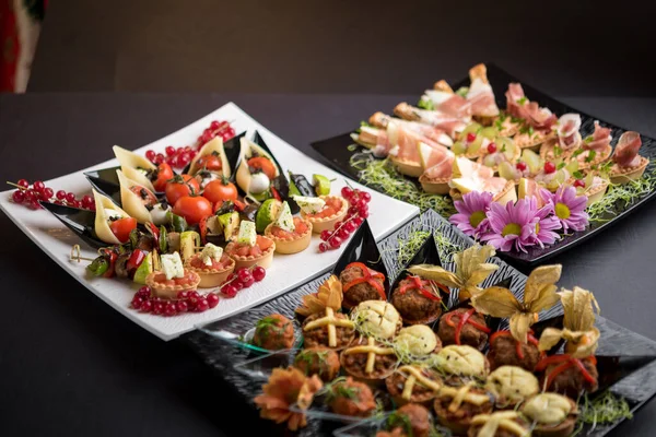 Platters Elegant Canapes Served Flowers — Stock Photo, Image