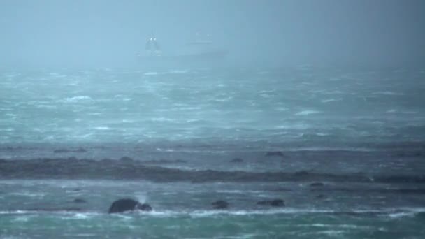 Fishing Trawler Enduring Rough Icelandic Weather — Vídeo de Stock