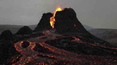 Geldingadal İzlanda 2021 'de volkanik patlama
