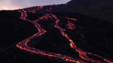 Geldingadal İzlanda 2021 'de volkanik patlama