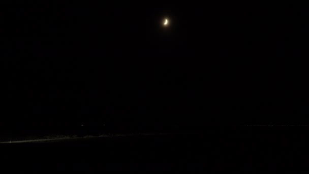 Zlanda Hilal Ayının Altında Giden Araçlar — Stok video