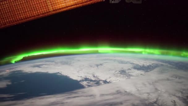 Aurora Borealis Von Der Internationalen Raumstation Sonnenkollektoren Bewegung — Stockvideo