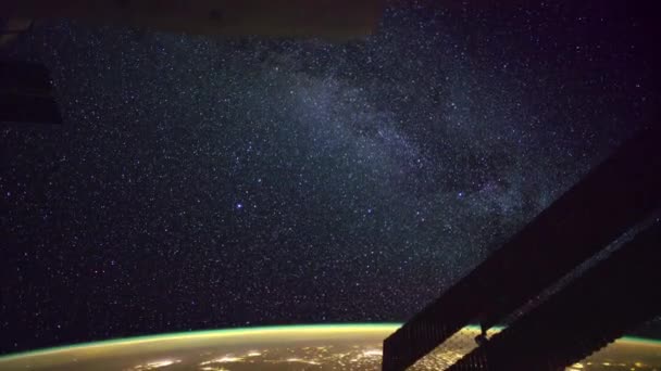 Leitosa Vista Estação Espacial Internacional Orbitando Terra — Vídeo de Stock