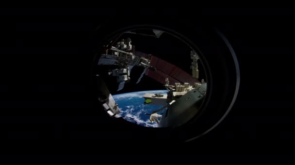 Międzynarodowa Stacja Kosmiczna Orbitująca Wokół Ziemi Widokiem Otwór — Wideo stockowe