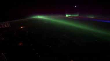 Aurora borealis Dünya yörüngesindeki Uluslararası Uzay İstasyonundan görüldü