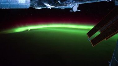 Aurora borealis Dünya yörüngesindeki Uluslararası Uzay İstasyonundan görüldü