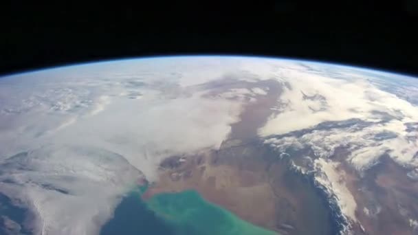 Ωκεάνια Σύννεφα Και Έρημος Δει Από Διεθνή Διαστημικό Σταθμό — Αρχείο Βίντεο