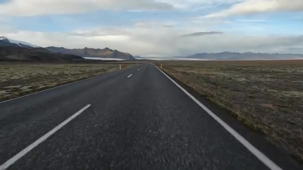 Første Persons Synsvinkel Kører Rundt Det Islandske Landskab – Stock-video