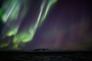 Aurora borealis manzarası İzlanda 'da çekildi