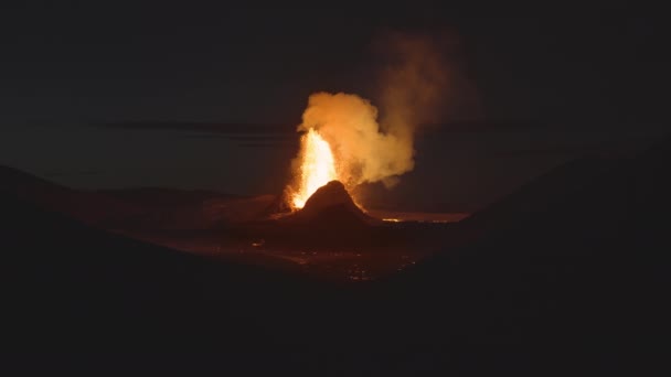 Powerful Bright Eruption Dusk Geldingadal Iceland — Stock Video