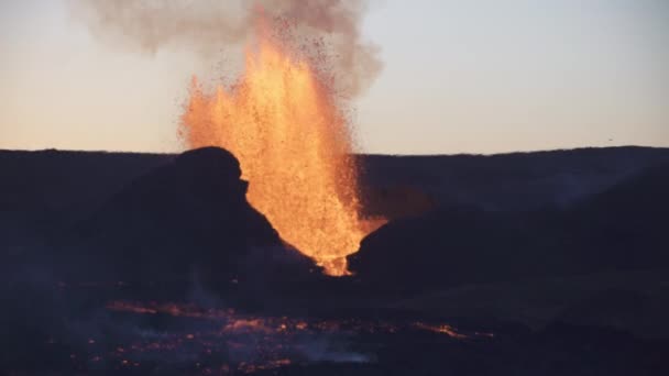 Iceland Volcano Powerful Eruption Heat Waves 2021 — Stock Video