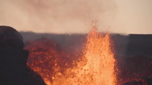 Värmeböljor Från Vulkanutbrott Krater Närbild — Stockvideo
