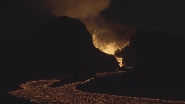 Wybuchający Krater Wulkaniczny Lawa Nocy Islandia — Wideo stockowe