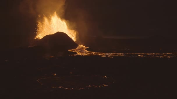 Gewaltiger Vulkanausbruch Nachtlandschaft Island 2021 — Stockvideo