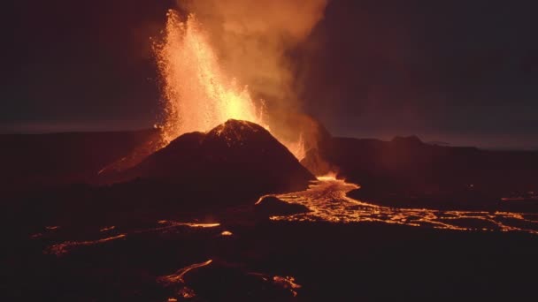 風光明媚な強力な輝く噴火の近くアイスランド火山2021 — ストック動画