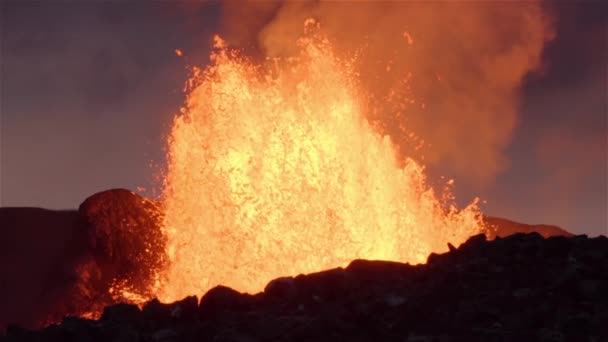 Puissante Éruption Volcanique Crépuscule Ralenti Islande 2021 — Video