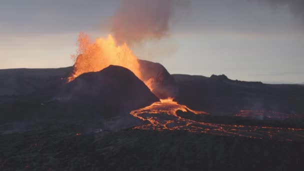 Potente Eruzione Vulcanica Traboccante Fiume Lava Islanda 2021 — Video Stock