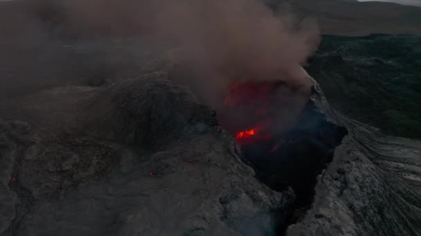 Cráter Volcánico Fumador Aéreo Islandia Primer Plano Pan — Vídeo de stock