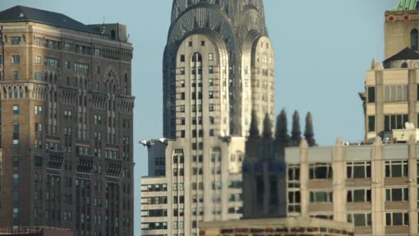 Heat Waves Ripple Front Chrysler Building Cold Winter Day Manhattan — Stock Video
