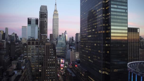 Kancelářská Věž Říše Státní Budova New Yorku Manhattan Soumrak Provoz — Stock video
