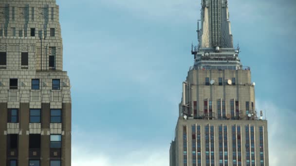 曼哈顿帝国大厦顶部的游客 — 图库视频影像