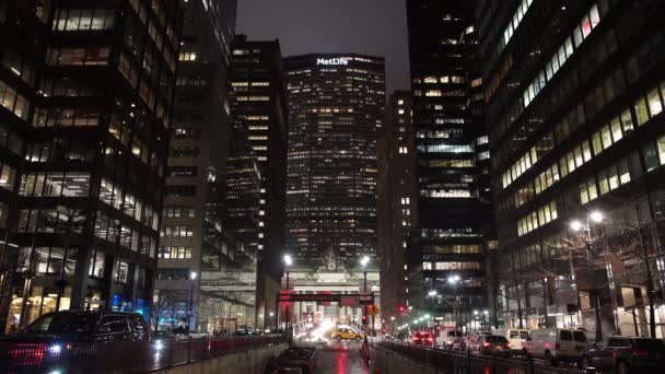 Natttrafik Met Life Building Manhattan Nyc — Stockvideo