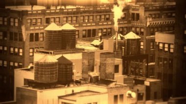 New York 'un tarihi ahşap çatı su tankları.