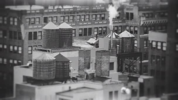 Die Historischen Hölzernen Wassertanks Auf Dem Dach Von Nyc — Stockvideo