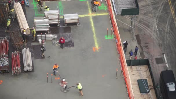 Trabalhadores Construção Civil Telhado Nyc — Vídeo de Stock