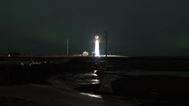 グロタ灯台の上のクレセント月 レイキャビクアイスランドの閉鎖 — ストック動画