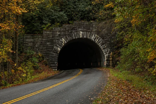 Boca Túnel Largo Avenida Blue Ridge Otoño Carolina Del Norte — Foto de Stock