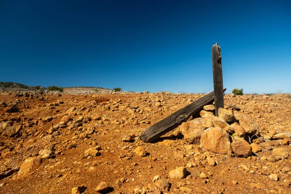 Starý Plot Post Držený Hromadě Oranžové Skály Národním Parku Normanských — Stock fotografie