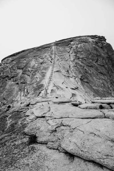 ヨセミテのハーフドームのケーブルへの道 — ストック写真