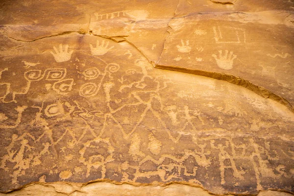 Mesa Verde Deki Kayalıkların Üzerindeki Taşlara Oyulmuş Petroglyfler — Stok fotoğraf