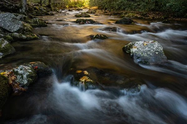 Skały Woda Rzece Oconaluftee Parku Narodowym Great Smoky Mountains — Zdjęcie stockowe