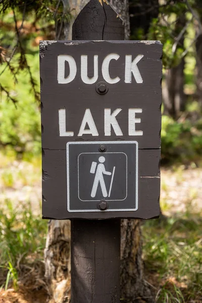 Sign Duke Lake Yellowstone National Park — Stock Photo, Image