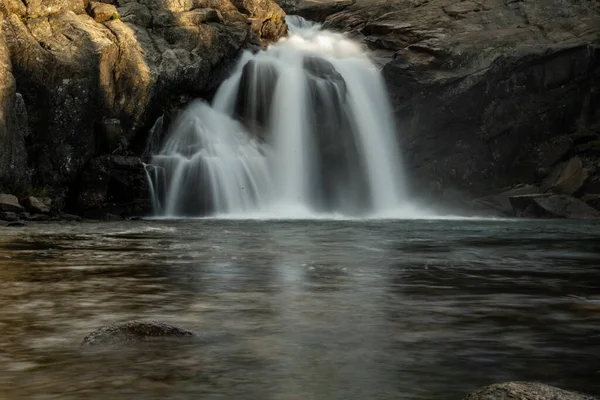Vatten Strömmar Ner Vit Kaskad Glen Aulin High Sierra Camp — Stockfoto