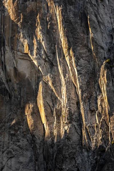 Φως Λάμπει Στις Άκρες Των Βράχων Κάτω Από Yosemite Point — Φωτογραφία Αρχείου