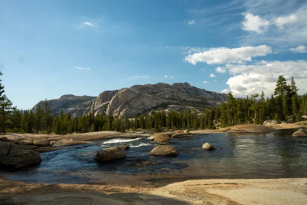 Calm Waters Tuolumne River Flowing Granite Rocks Yosemite — Stock Photo, Image