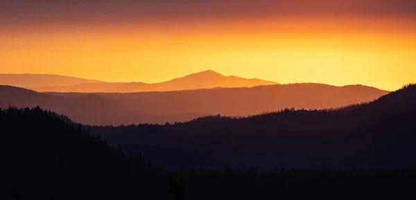 Orange Peel Sunrise Oltre Montagne Nel Lassen Volcanic National Park — Foto Stock