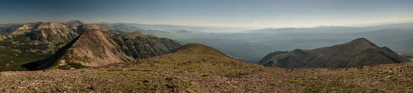 Öppen Utsikt Över Omgivande Bergen Från Holmes Summit Yellowstone — Stockfoto