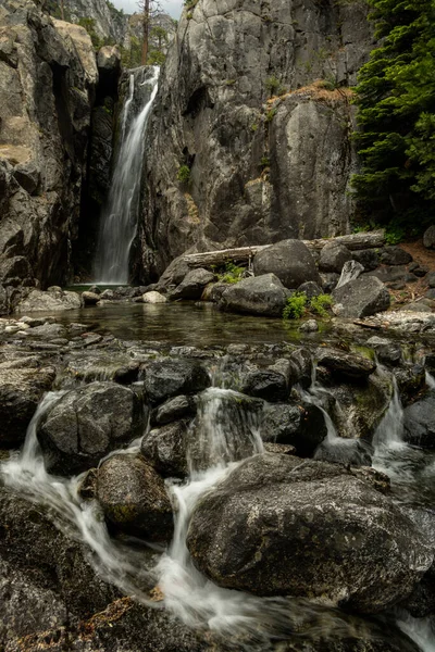 Inscrire Creek Tumbles Vers Rivière Tuolumne Dans Parc National Yosemite — Photo