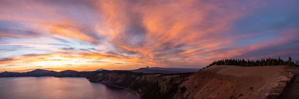 Ηλιοβασίλεμα Πάνω Από Skell Επικεφαλής Κοιτάζοντας Δυτικά Πάνω Από Λίμνη — Φωτογραφία Αρχείου
