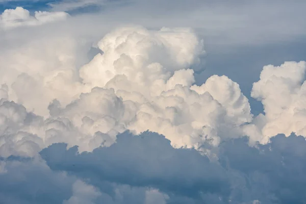 Nuvens Insufláveis Estouram Tons Azul Branco Sobre Parque Nacional Crater — Fotografia de Stock