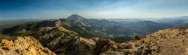 Lassen Peak Från Brokeoff Mountain Lassen Vulkaniska Nationalparken — Stockfoto