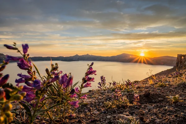 Sunset Light Obręczy Jeziora Krateru Skell Head Lecie — Zdjęcie stockowe